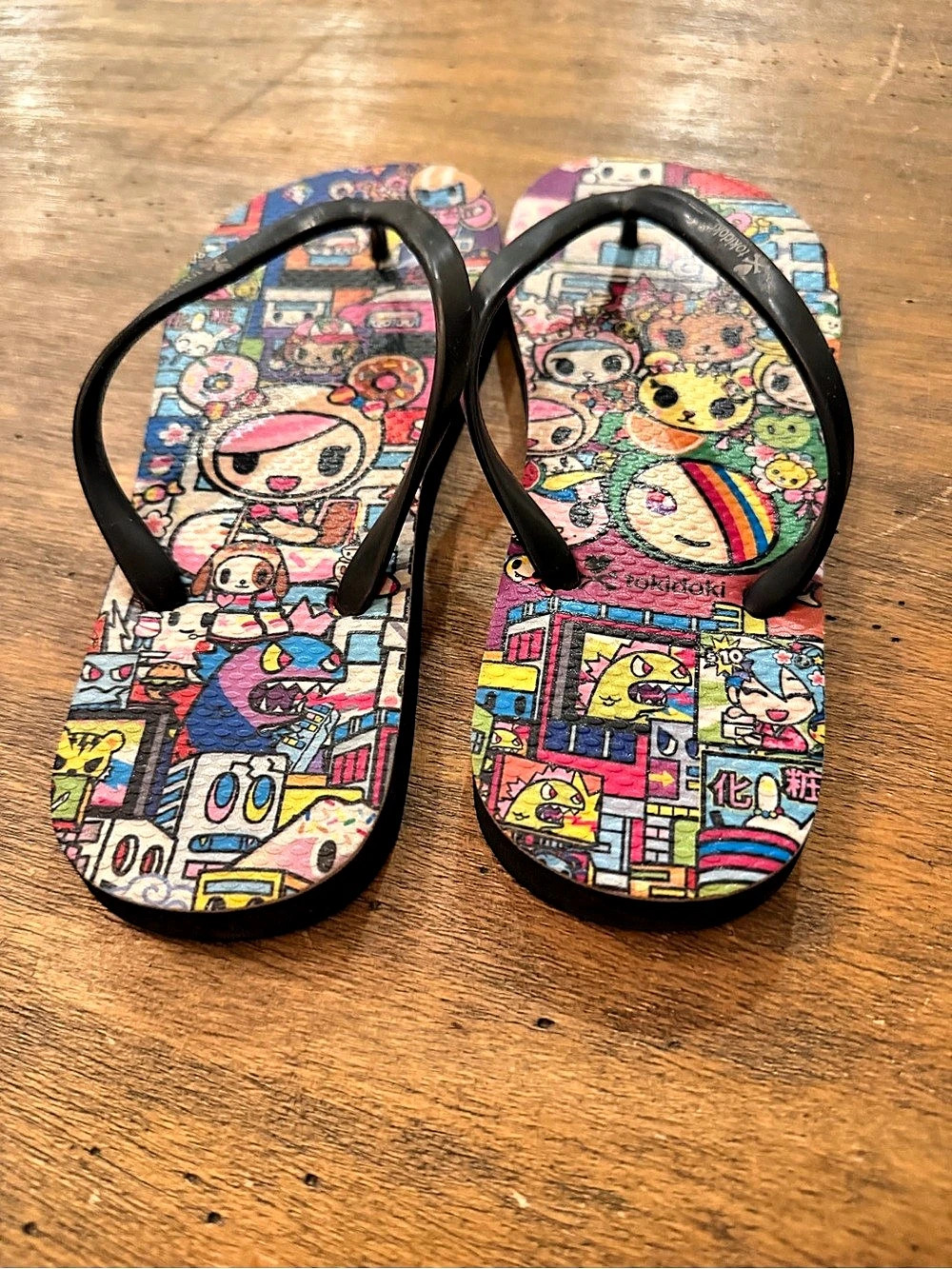 tokidoki Kawaii Metropolis Flip Flops Graphic Flip-Flop Sandals Multicolor